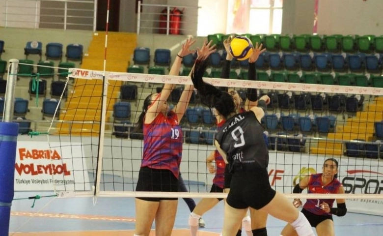 Mersin Büyükşehir Kadın Voleybol takımı Ereğli Belediyesi’ni yendi