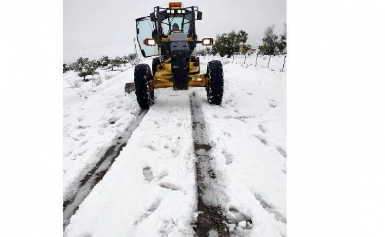 Kilis’te karda kapanan 5 köy yolu ulaşıma açıldı