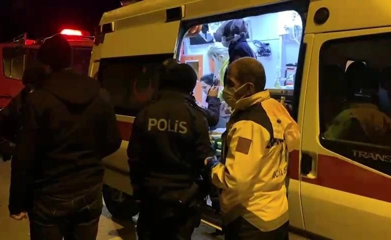 Kısıtlamada tarihi köprüde intihara kalkışan genci polis ikna etti