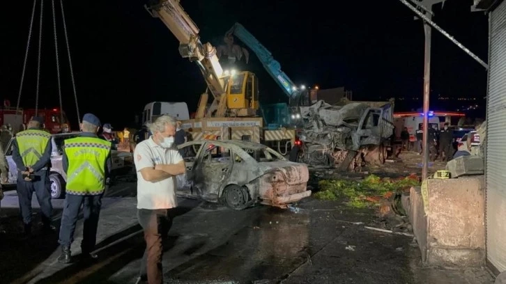 Hatay'da feci kaza: Kamyon, asker uğurlayan kalabalığa daldı çok sayıda ölü ve yaralı var