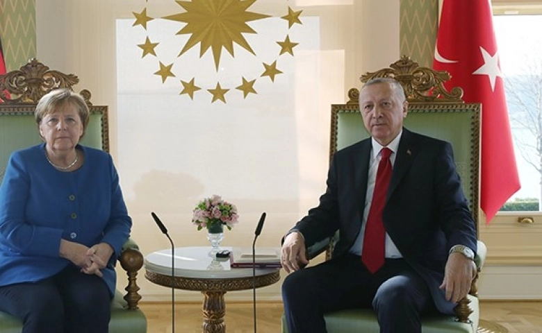 Erdoğan, Merkel'le video konferansla görüştü