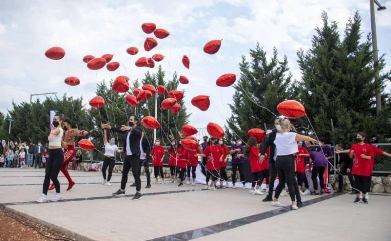 Mersin Sahilinde Dans başladı coşku arttı