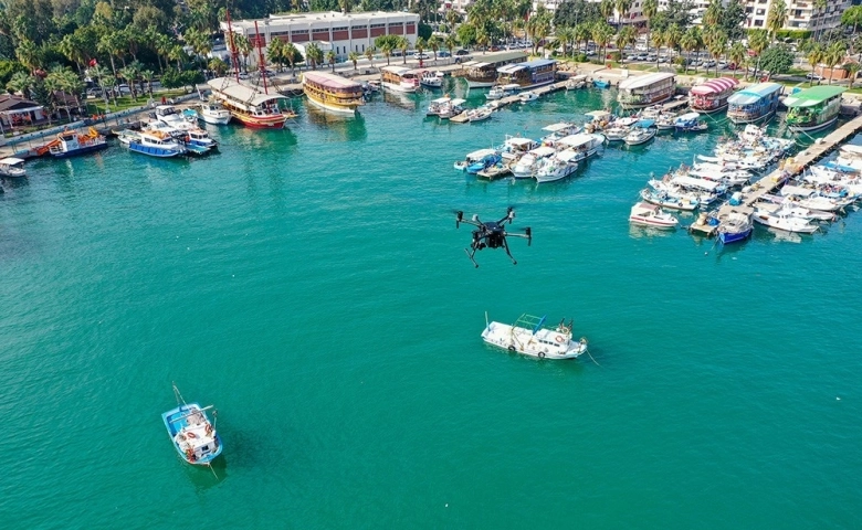 Mersin Büyükşehir deniz kirliliğini drone ile denetleniyor