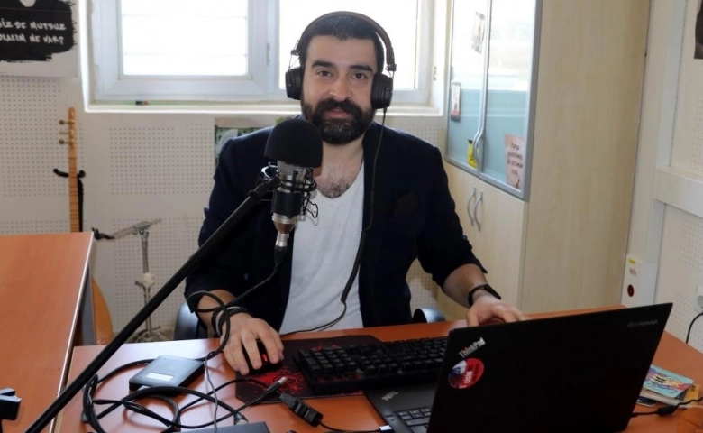 Oğuzeli Anadolu Lisesi Öğretmenleri kurdukları radyo ile ders veriyor