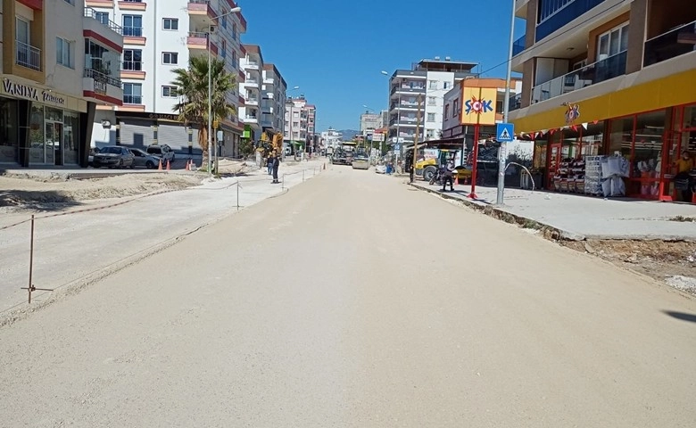 Mersin'de asfalt çalışmaları sürüyor  