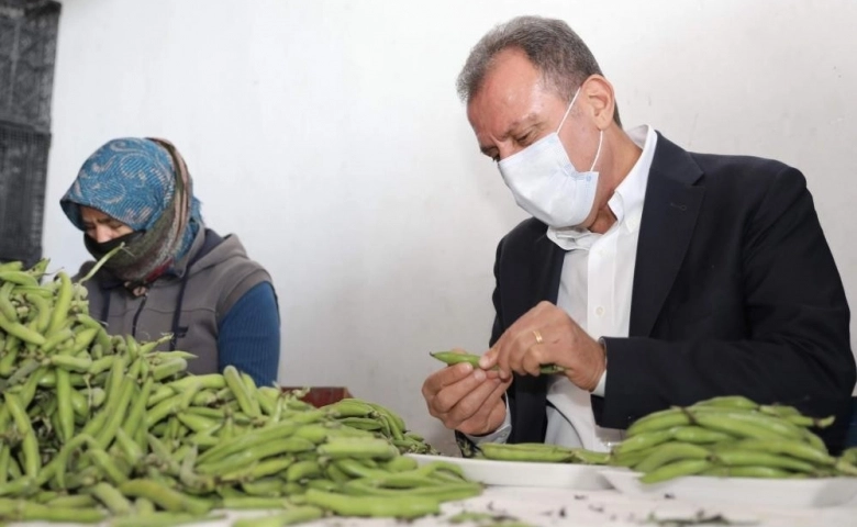 Başkan Vahap Seçer, Silifke’de incelemelerde bulundu,esnafla buluştu