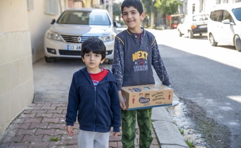 Mersin Büyükşehir Belediyesi, süt dağıtımına hız kesmeden devam ediyor