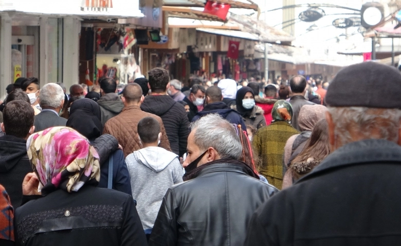 Gaziantep’te sokaklar tıklım tıklım