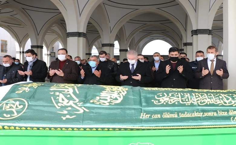 İbrahim Ay’ın annesi Nükhet Ay gözyaşlarıyla defnedildi  