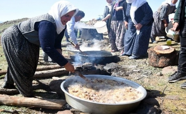 Urfa Siverek'te vatandaşlar yağmur duasına çıktı