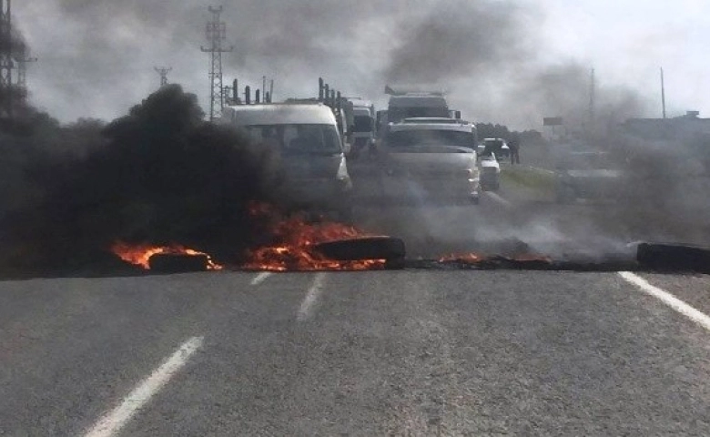 Çiftçiler DEDAŞ'ı protesto etti