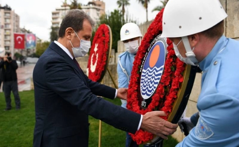 Atatürk’ün Mersin’e Gelişinin 98. Yılında Atatürk Anıtına Çelenk Sunuldu