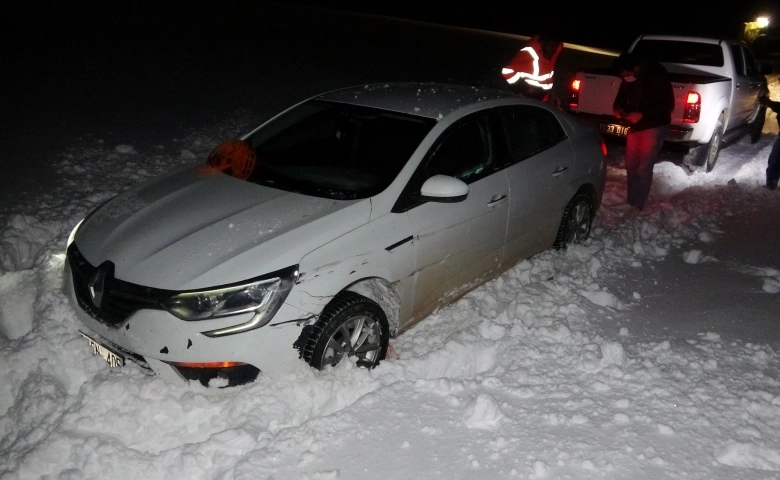 Erdemli ’de kara saplanıp mahsur kalan vatandaş  kurtarıldı  