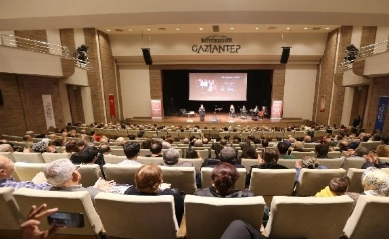 Gaziantep'te Dünya Tiyatro Gününde şehir tiyatrosu kuruldu