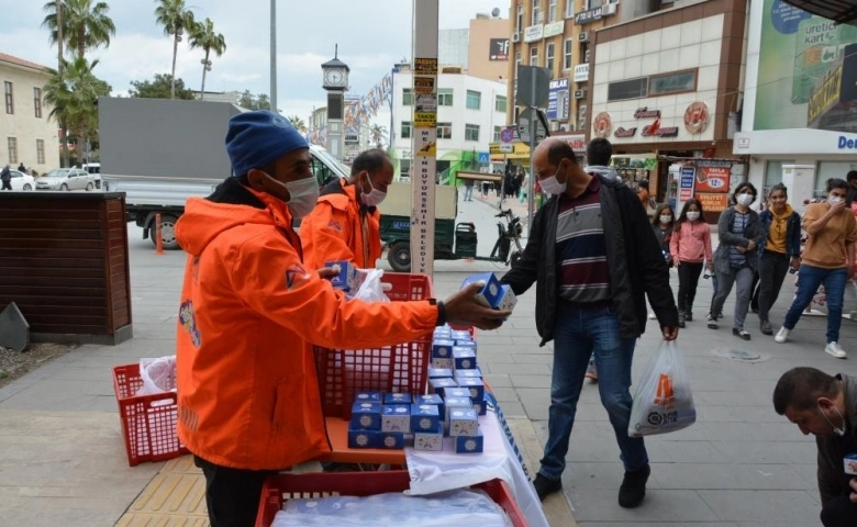 Mersin'de 30 bin kandil simidi dağıtıldı