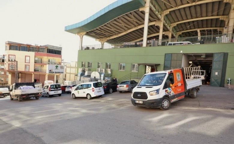 Şehitkamil'de binlerce aileye gıda paketi desteği  