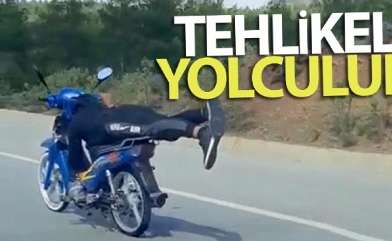 Yatarak tek elle motosiklet kullandı