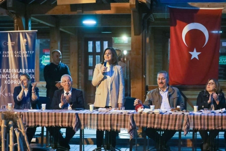 Ak Parti Milletvekili Adayları Annen Gibi Projesi kapsamında gençlerle buluştu