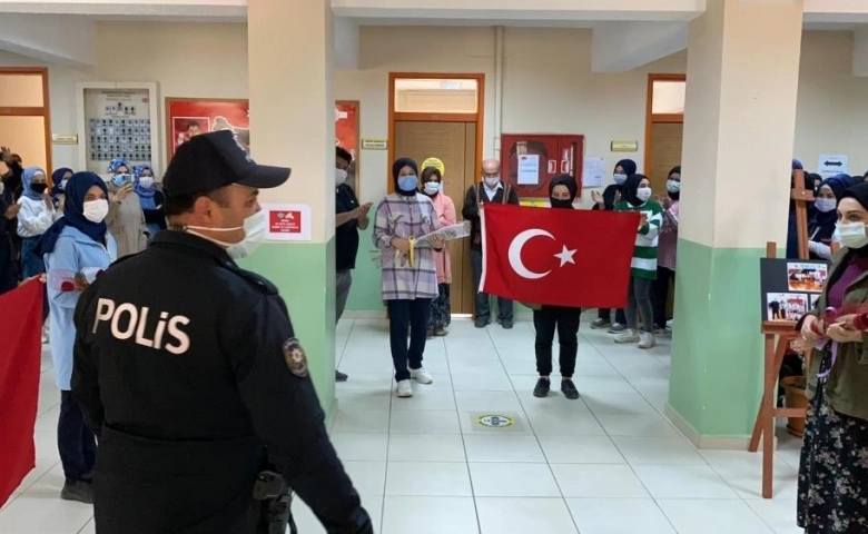 Hatay'da Lise öğrencilerinden polislere kavga ihbarıyla sürpriz