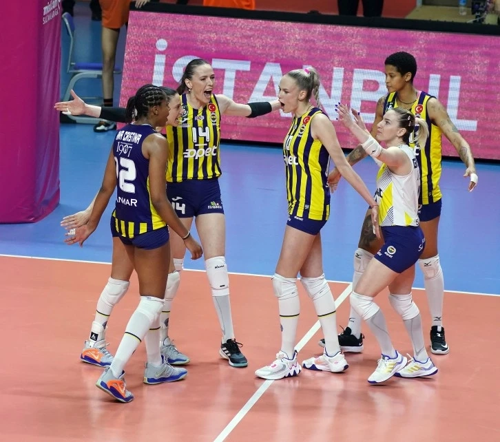 Kadın Voleybol finalinde Fenerbahçe Takımı şampiyon oldu