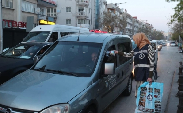 Şahinbey Belediyesi iftara yetişemeyenler için İftara 5 kala projesi