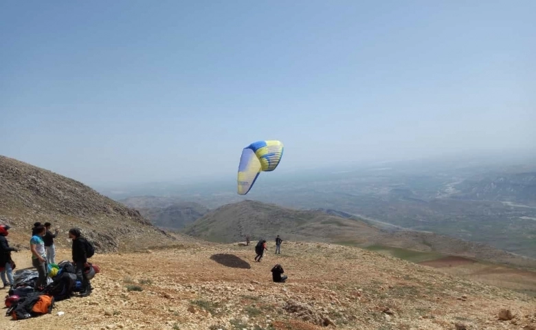 Tut semalarında yamaç paraşütleri uçtu  