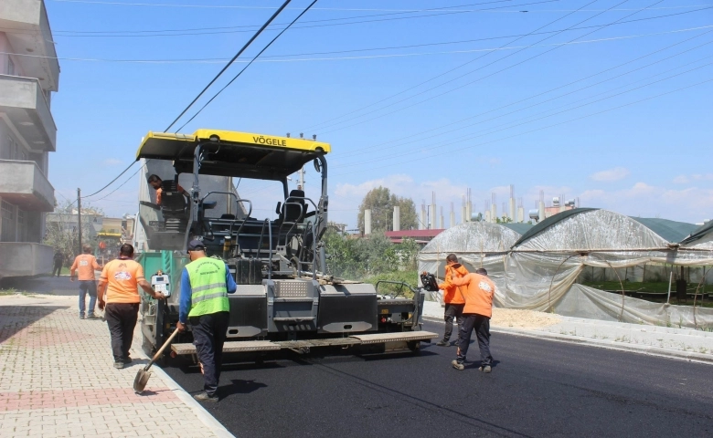 Büyükşehir Belediyesinin asfalt çalışmaları devam ediyor