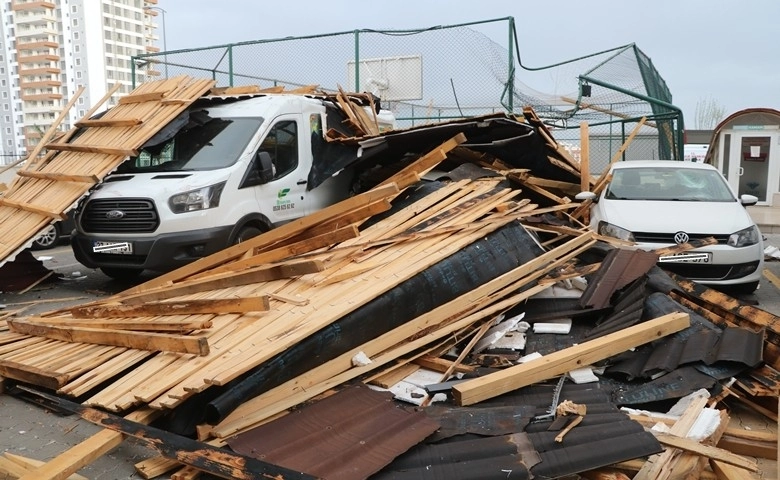 Fırtına Gaziantep'te Hasar Yarattı