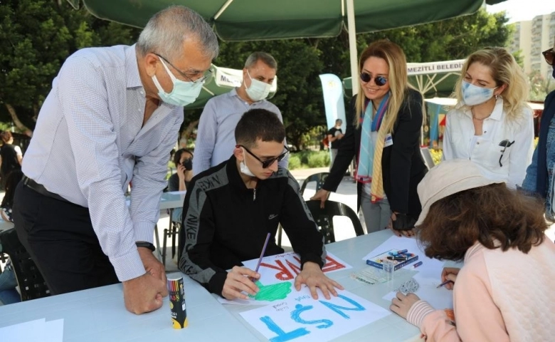 Mezitli'de Özel çocuklar 23 Nisan'ı resimle anlattı