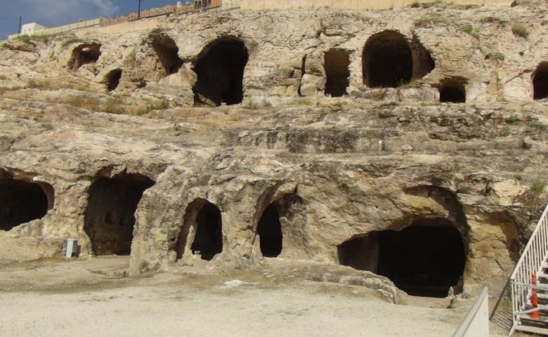 Şanlıurfa’da 2 bin yıllık tarihi kaya mezarları ziyarete açıldı