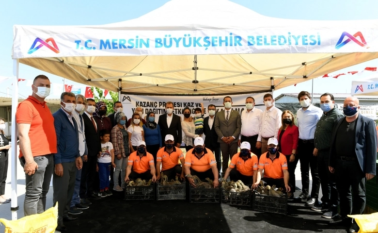 Mersin Büyükşehir Belediyesinden 100 üreticiye 10 bin kaz 