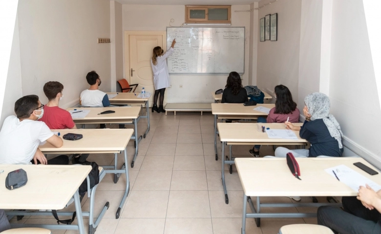 Mersin'deki kurs merkezlerinde eğitim, alınan önlemlerle sürüyor  