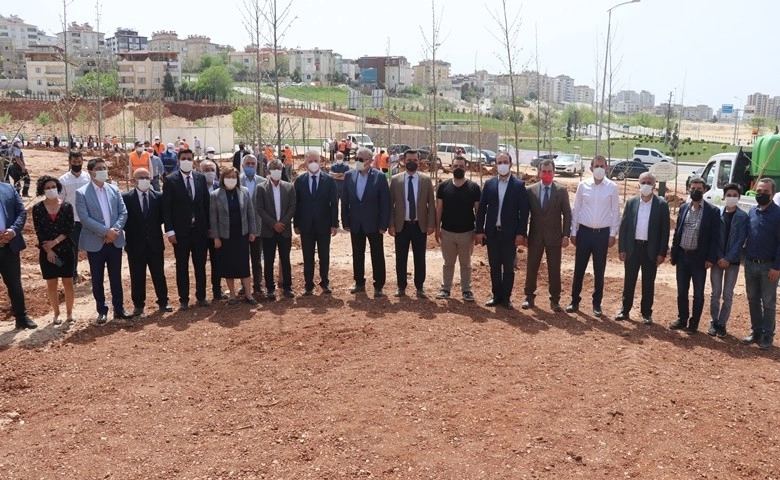 Gazeteciler "Yeşil Gaziantep" için ağaç dikti