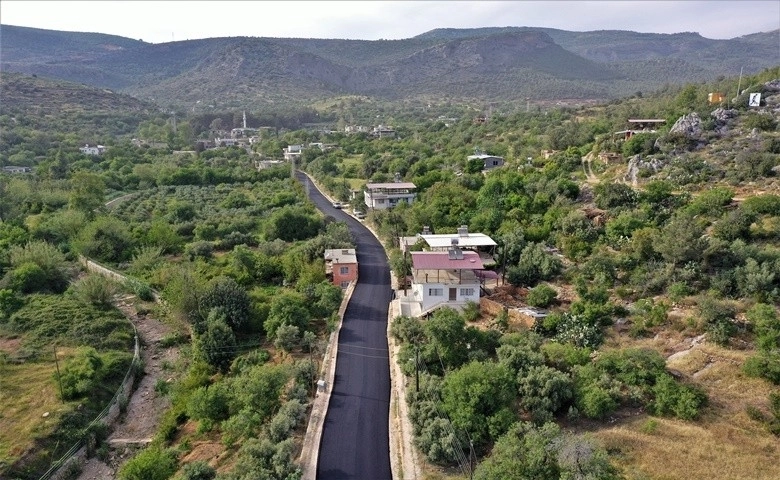 Mersin'de Gülnar’ın Büyükeceli Mahallesi yolu asfaltlandı