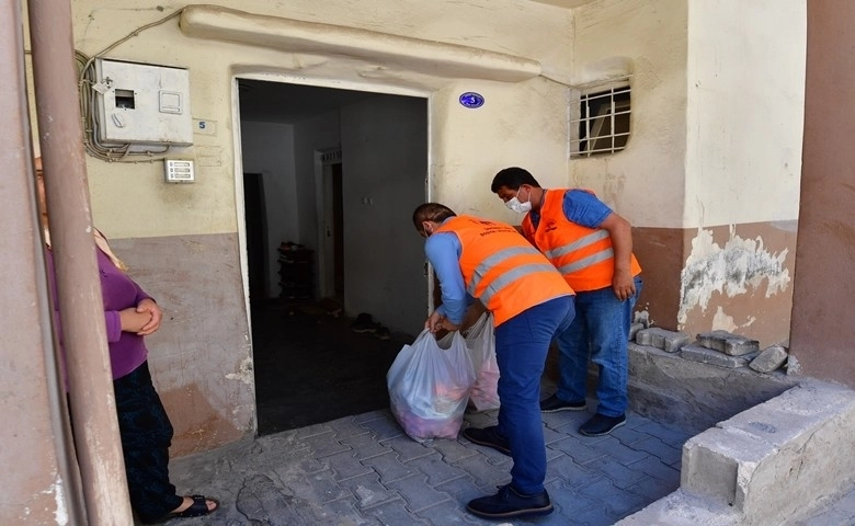 Gaziantep Valisi Gül 100 Ton Yardım Dağıttı