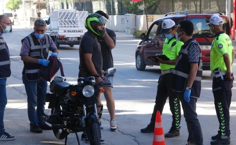 Hatay'da 299 personel, 30 ekip ile geniş çaplı asayiş uygulaması yapıldı.