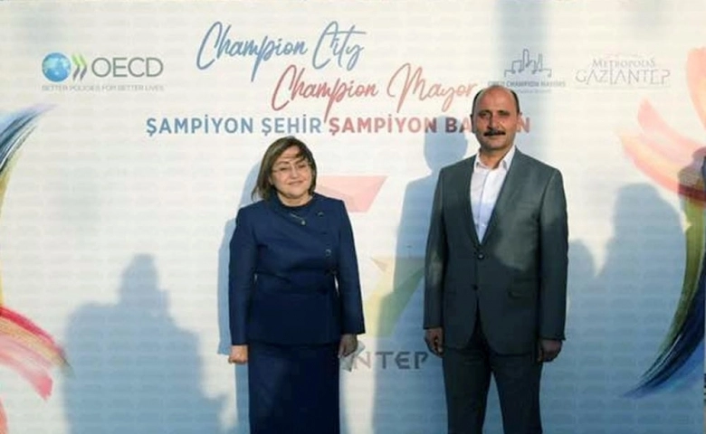 Başkan Hasan Doğru şampiyon başkanı kutladı