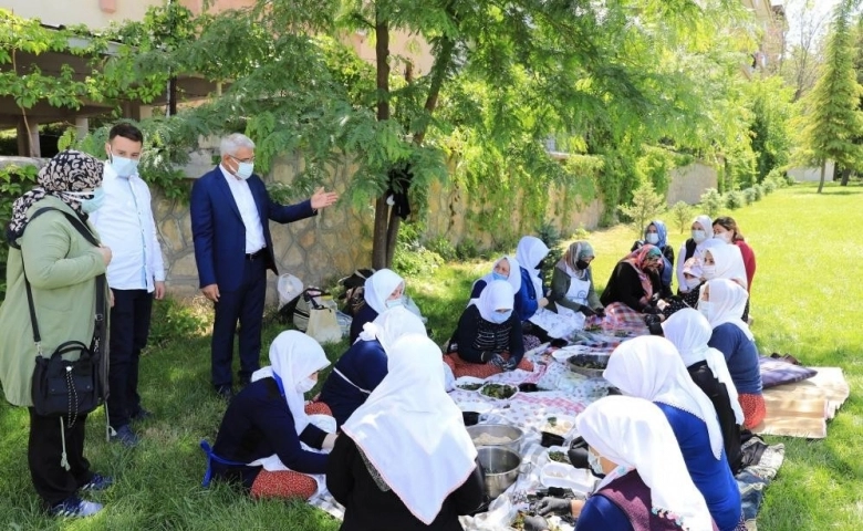 Padişah yemeği Kiraz yaprağı sarmasının satışı ,Türkiye’nin dört bir yanına yapılacak