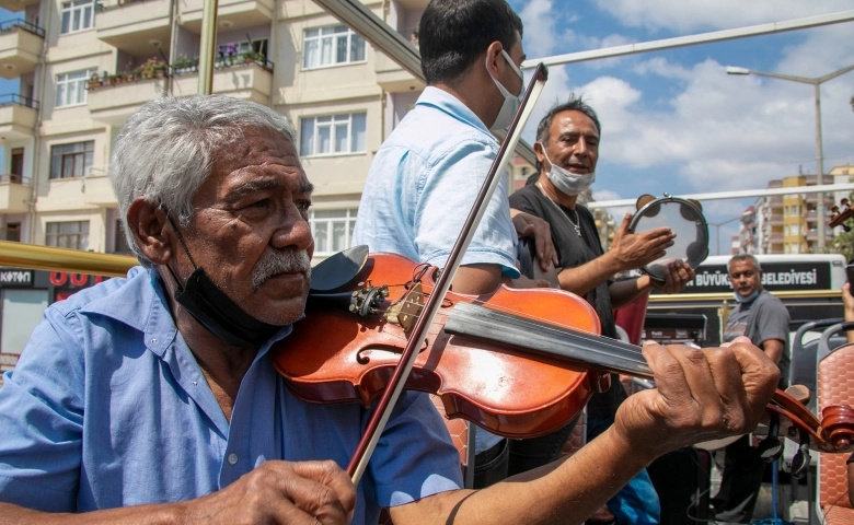 Silifkeli 75 Roman Müzisyene Büyükşehirden destek