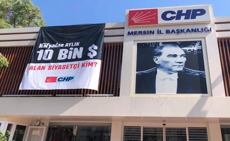 CHP Mersin örgütü pankart asarak sordu