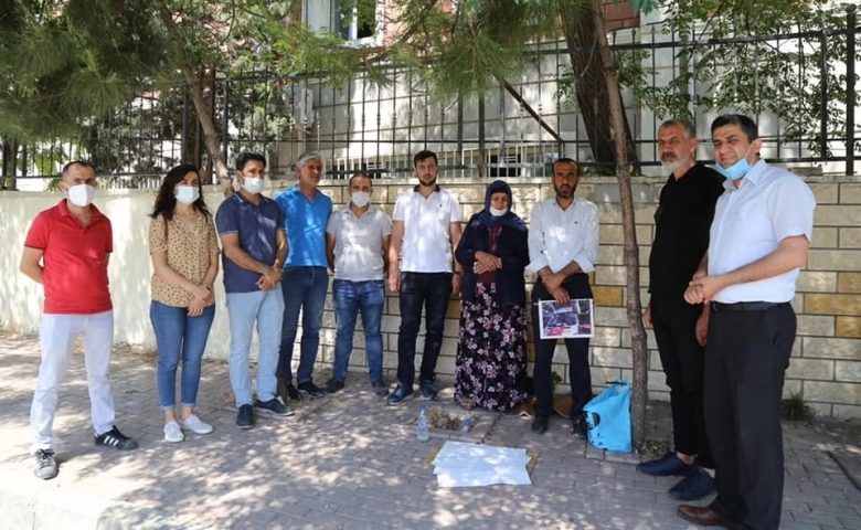 KESK’liler Urfa’da Şenyaşar ailesinin hukuk mücadelesine destek verdi