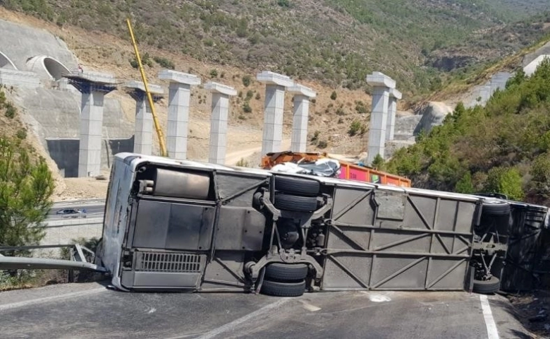 Mersin'de otobüsü kazası: 1'i ağır 14 yaralı