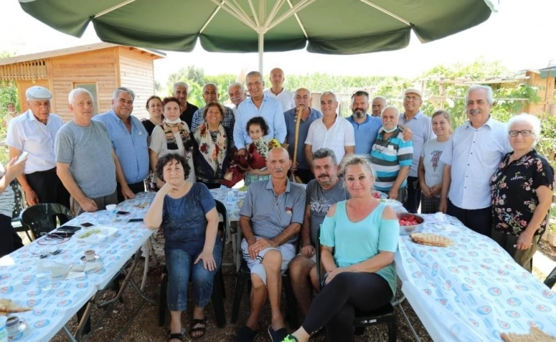 Mezitli Belediye Başkanı Tarhan, hobi bahçesi sakinleriyle buluştu