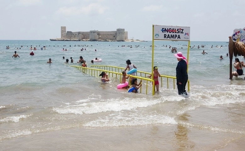 Mersin'de plajlar engelliler için de hazır  