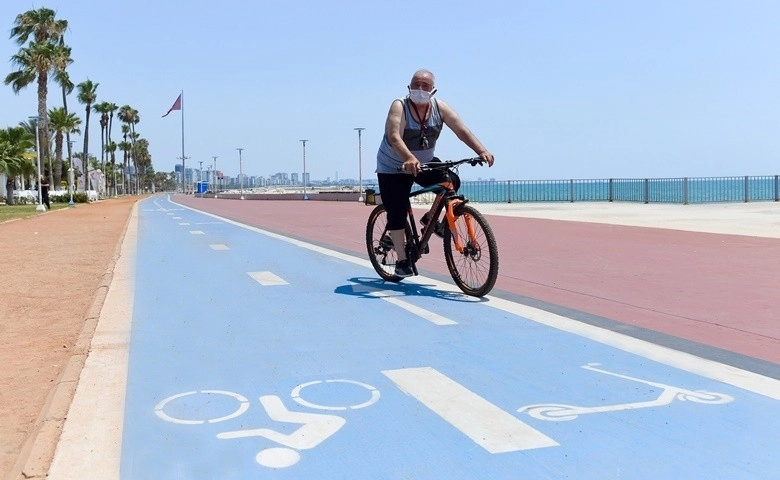Mersin Büyükşehir Belediyesinden yayalara ‘Bisiklet Yolu’ çağrısı