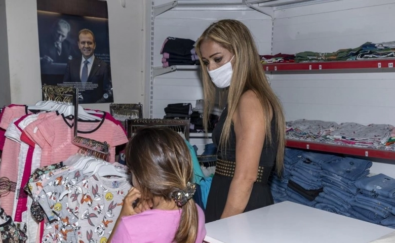 Mersin Büyükşehir Belediyesinden çocuklara bayram hediyesi kıyafet