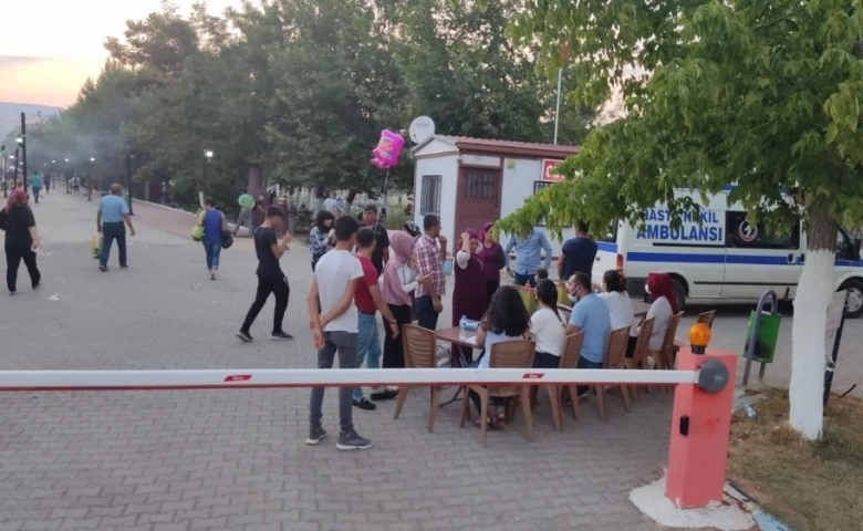 Pazarcık'ta vatandaşlar pazarda ve parkta  aşı oldu