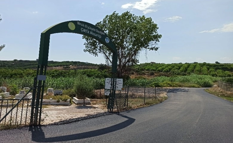 Mersin'deki mezarlıklarda yol çalışması yapıldı   