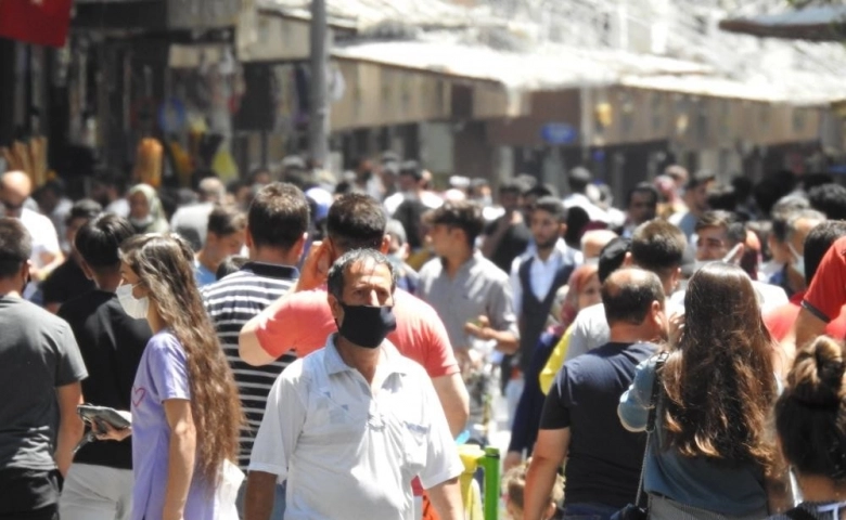 Gaziantep'te çarşı ve pazarlarda bayram yoğunluğu