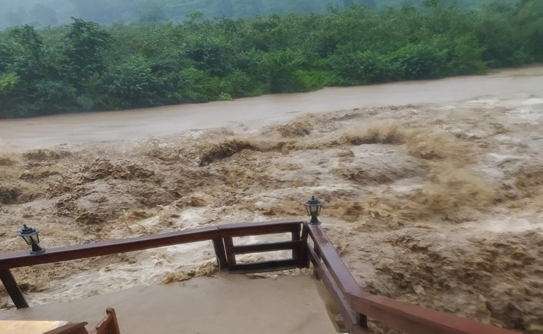 Rize’de şiddetli sağanak yağış etkili oldu  